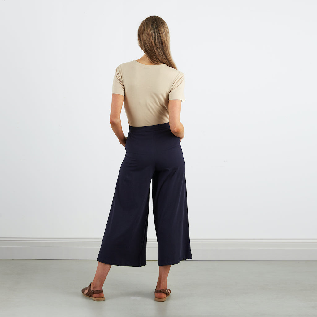 https://dorsu.org/cdn/shop/products/womens-pants-culottes-cotton-navy-3_1200x.jpg?v=1607414130